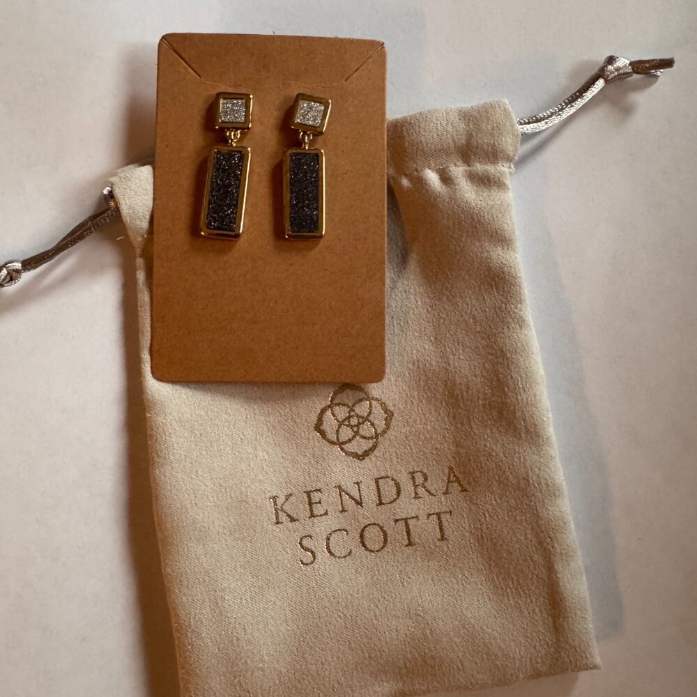 Gold trim Kendra Scott Drusy earrings in gray & silver w/bag